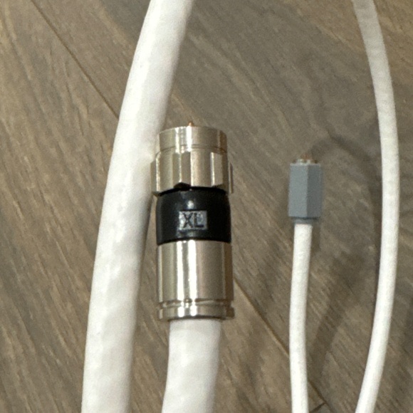 Amphenol  CTFC-T10 4002132 6 Series (ETL) US CATV 18 AWG (White) Cable Cord - Picture 6 of 9